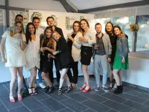 Groupe d'étudiants lors du gala de fin d'année au Mans
