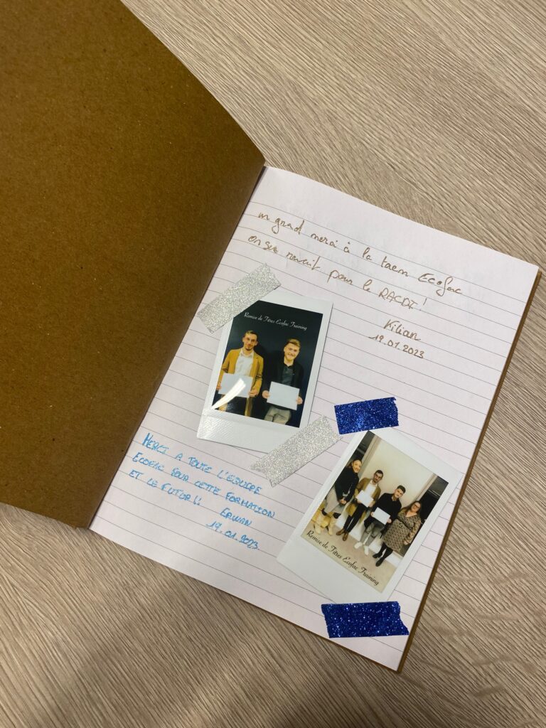 livre d'or ecofac academy avec les photos de la remise de titres