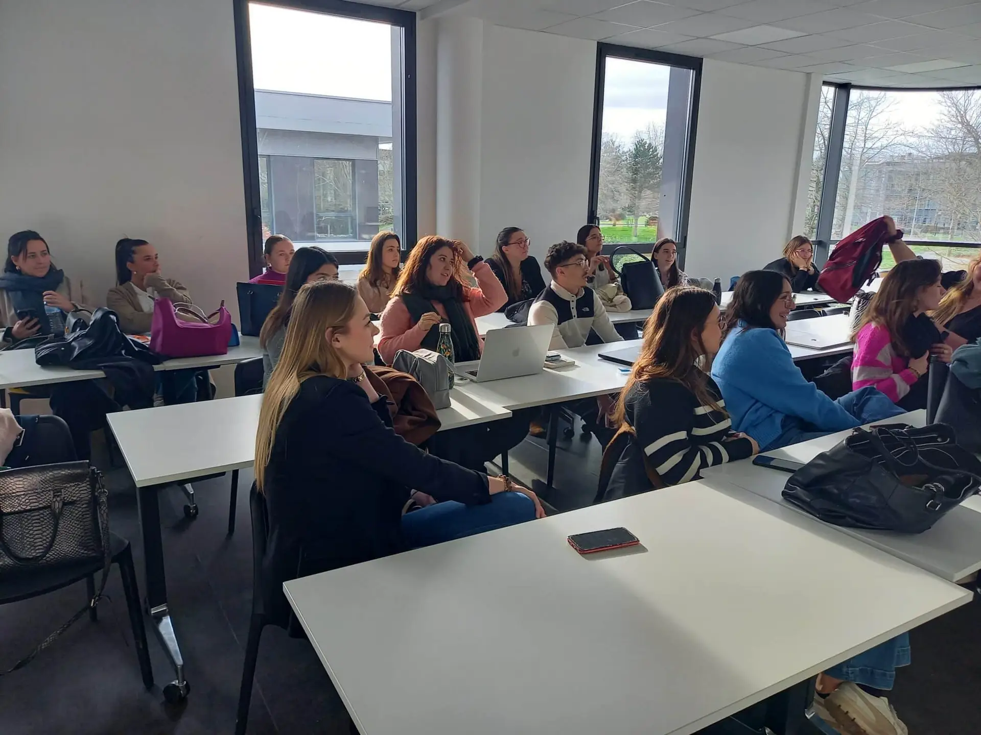Étudiants en cours chez Ecofac Angers