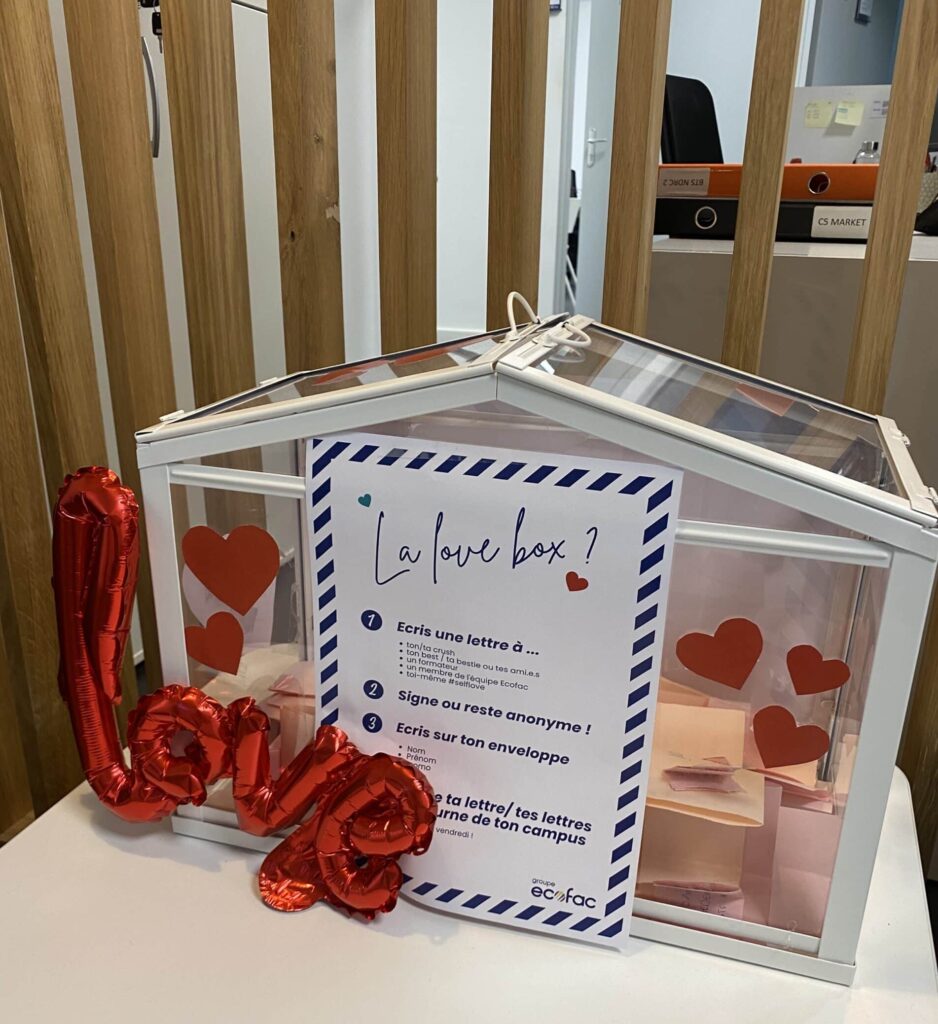 Love box Angers rempli de mot d'amour ou d'amitié pour les équipes et les étudiants