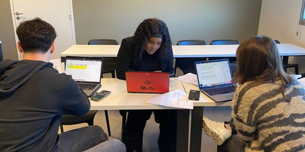 étudiante en bachelor REM pendant le business game