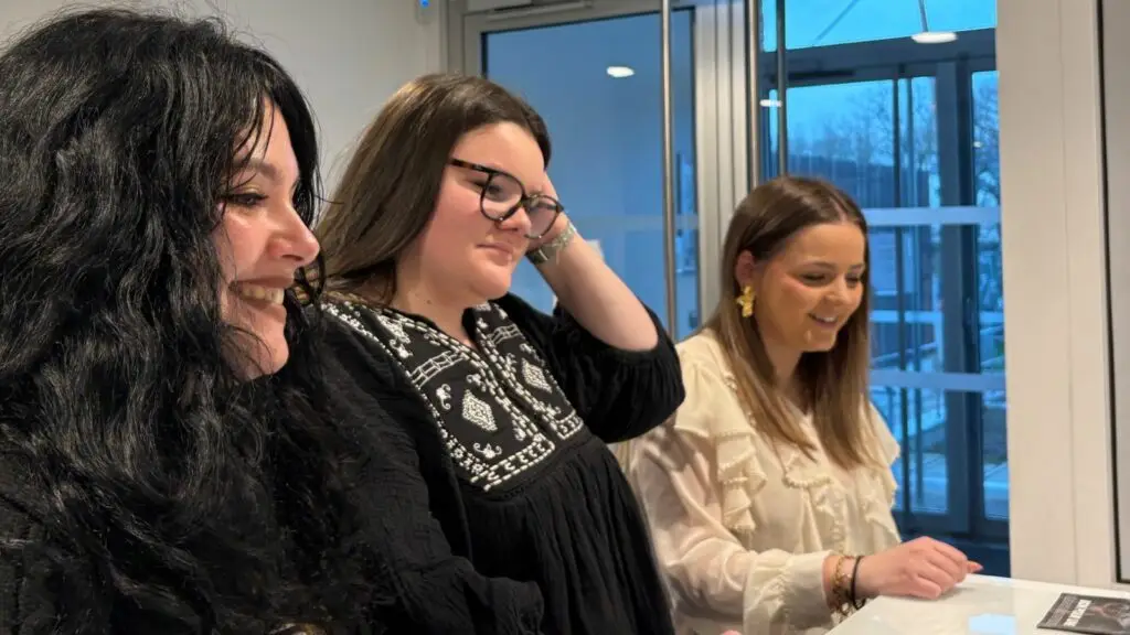3 étudiantes au campus Ecofac