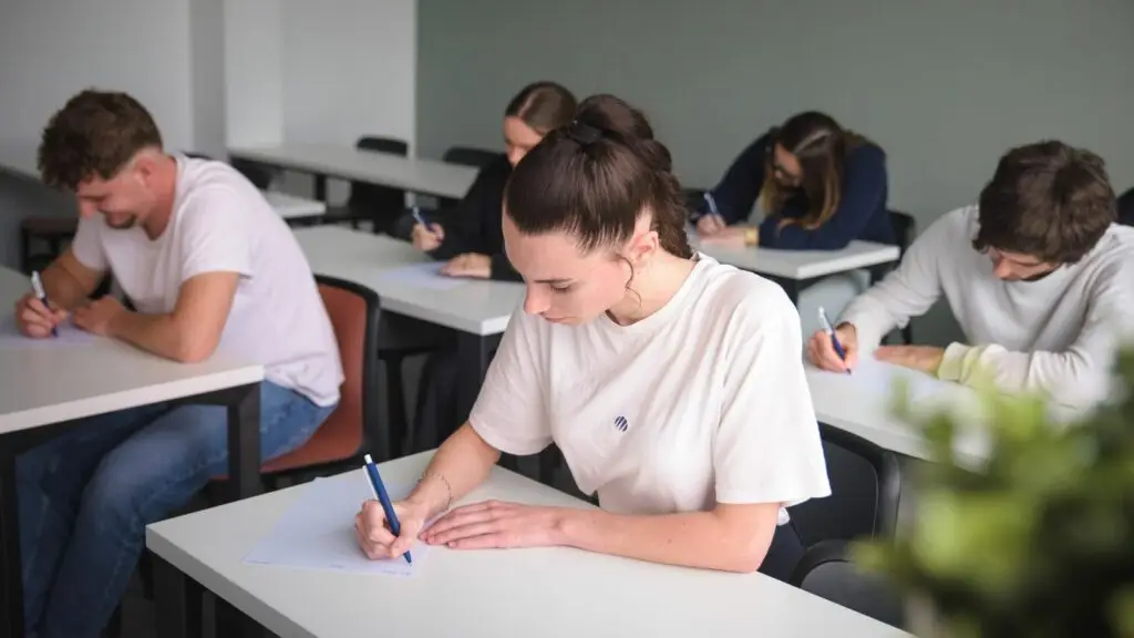 Classe d'étudiant en bachelor ressources humaines
