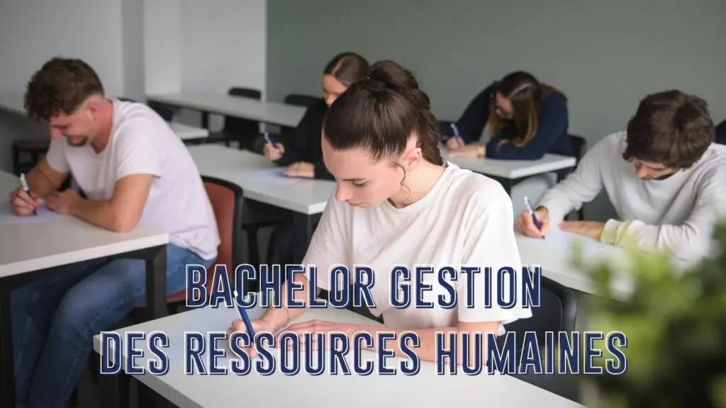 étudiant en salle de classe pour le bachelor RH